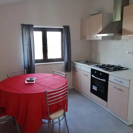 Apartmán In With Balcony, Air Conditioning, Wifi, Washing Machine 4982-3